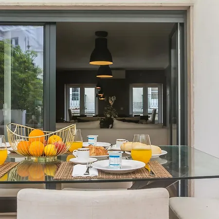 Empire Building By Homing Apartament