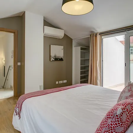Empire Building By Homing Apartament