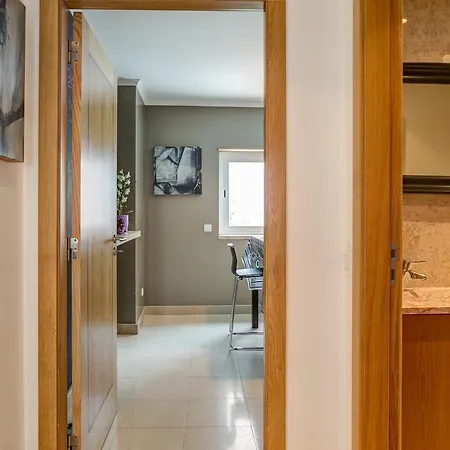 Empire Building By Homing Apartment *
