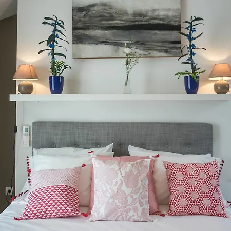 Empire Building By Homing Apartment